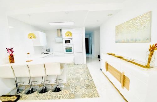 Almuñécar Apartamento | Jardines de Adnania en Marina del Este con vistas al mar