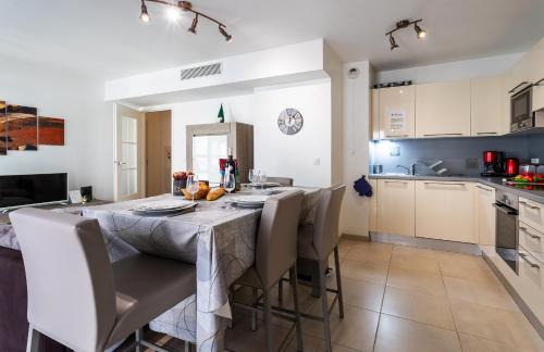 Carabacel Apartamento | JARDINS MASSENA AP4088 Nice, by Riviera Holiday Homes