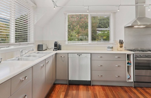 Merrijig Casa | Jarrah House - Sleeps 10 - Merrijig