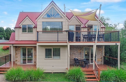 Merrijig Casa | Jarrah House - Sleeps 10 - Merrijig