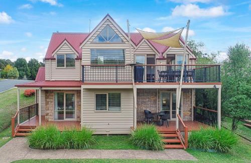 Merrijig Casa | Jarrah Lodge - Sleeps 10 - Merrijig