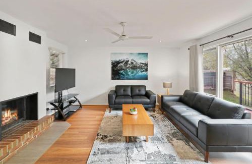 Merrijig Casa | Jarrah Lodge - Sleeps 10 - Merrijig