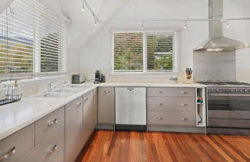 Merrijig Casa | Jarrah Lodge - Sleeps 10 - Merrijig