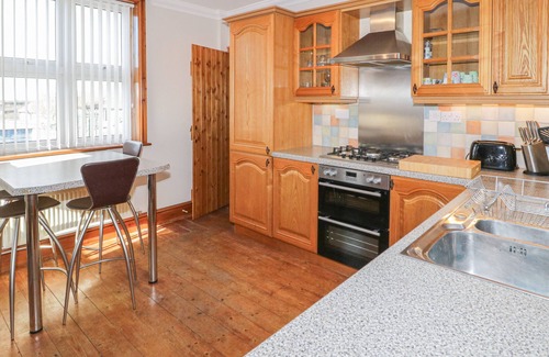 Rhuddlan Cabaña | JASMINE COTTAGE, pet friendly, character holiday cottage in Rhuddlan