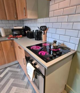 Forsbrook Casa | Jasper's by Spires Accommodation within easy reach of Trentham Gardens