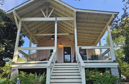 St. Francisville Casa | Jasperilla Pink House