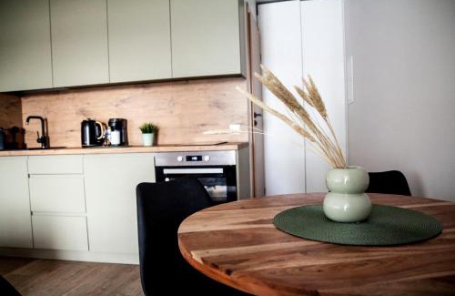 Sventoji Apartamento | Jaukūs apartamentai su lauko baseinu, sporto sale ir vaikų žaidimų kambariu netoli jūros!
