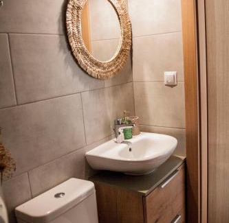 Sventoji Apartamento | Jaukūs apartamentai su lauko baseinu, sporto sale ir vaikų žaidimų kambariu netoli jūros!