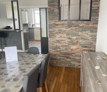 Saint-Marc Apartamento | Jaurès-Pilier rouge/App spacieux/3 chambres/6 pers
