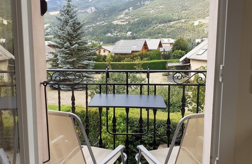 Jausiers Apartamento | JAUSIERS 04 - Apartamento 1 tipo T en una casa residencial tranquila