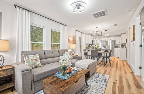 Southeast Pensacola Cabaña | Java the Hut: Cozy Retreat in Downtown Pensacola