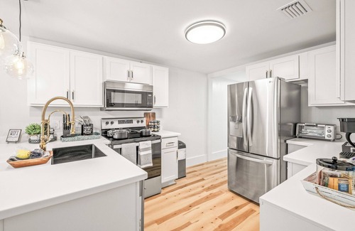 Southeast Pensacola Cabaña | Java the Hut: Cozy Retreat in Downtown Pensacola