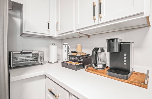 Southeast Pensacola Cabaña | Java the Hut: Cozy Retreat in Downtown Pensacola