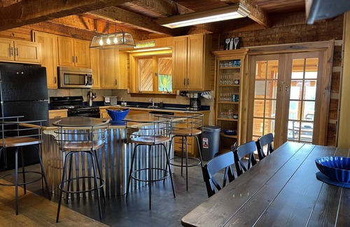 Primrose Cabina | Jaw Dropping View- Family/Couples/Group Getaway in the Heart of Red River Gorge!