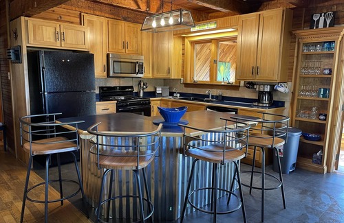 Primrose Cabina | Jaw Dropping View- Family/Couples/Group Getaway in the Heart of Red River Gorge!