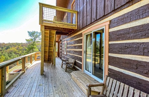 Primrose Cabina | Jaw Dropping View- Family/Couples/Group Getaway in the Heart of Red River Gorge!
