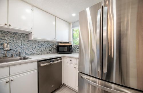 Jacksonville Beach Casa | Jax Vacations 1/2 Mile to Beach, 2 bedroom townhome pet friendly