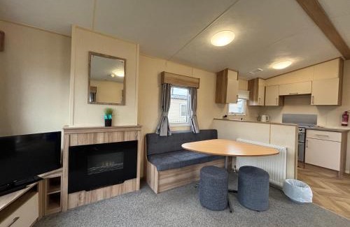 Great Yarmouth Complejo | Jay 28, California Cliffs, Parkdean, Sleeps Eight, Free Wi-Fi, Pet Friendly, Bed Linen and Towels Included