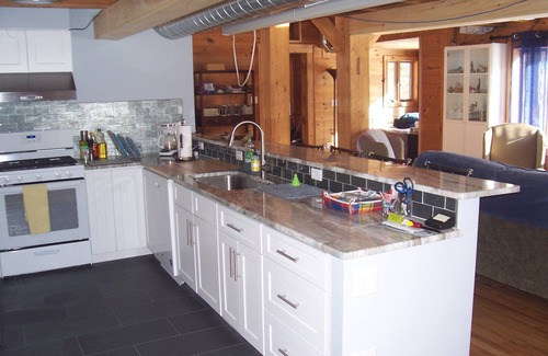 Jay Cabina | Jay House: privado, duerme 4, admite mascotas, 17 acres, alquileres a corto / largo plazo.