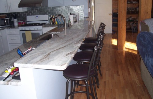 Jay Cabina | Jay House: privado, duerme 4, admite mascotas, 17 acres, alquileres a corto / largo plazo.