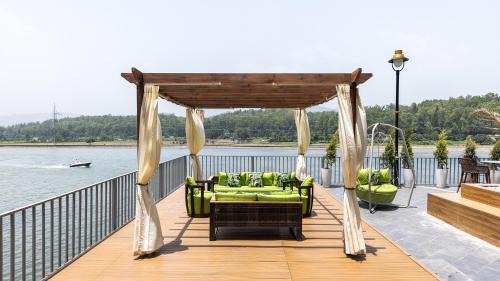 Nahan Hotel | Jay Clarks Exotica