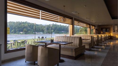 Nahan Hotel | Jay Clarks Exotica