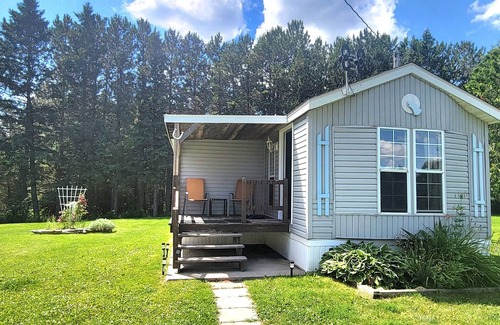 Esko Cabaña | Jay Cooke Cottage: Autumn Colors, pets welcome, large yard & firepit