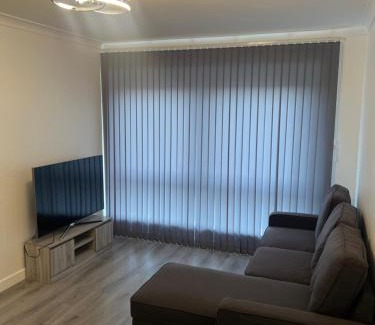 Dagenham Apartamento | Jay3 Suites - Modern, Spacious & Charming One Bedroom Apartment in Dagenham