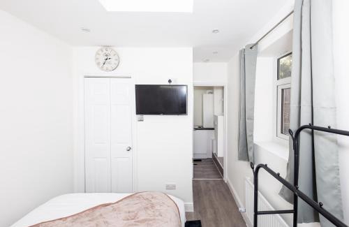Basildon Casa | Jayjay Guest House
