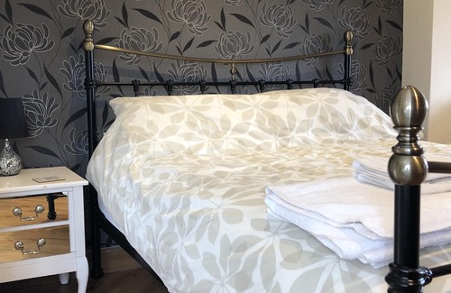North Walsham Cabaña | Jays Hatch Holiday Cottage Perfect for Couples or Single travellers.