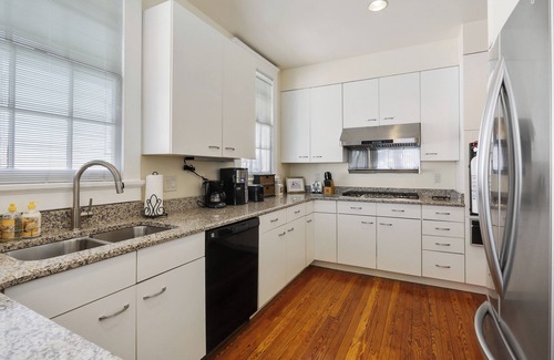 Faubourg Livaudais Apartamento | JAZZFEST SPECIAL!! Sleeps 6! Minutes from Jazzfest!