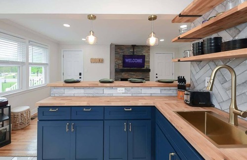 Parkville Apartamento | Jazzy Suite & Kindred Retreat /Swing into Style, Stay awhile