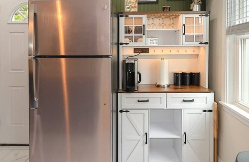 Parkville Apartamento | Jazzy Suite & Kindred Retreat /Swing into Style, Stay awhile