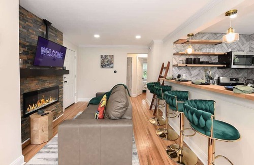 Parkville Apartamento | Jazzy Suite & Kindred Retreat /Swing into Style, Stay awhile