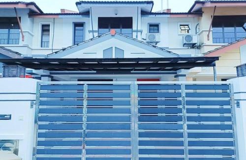Bukit Indah Casa | JB-Bukit Indah 8-15pax Spacious Home! 5min to Aeon