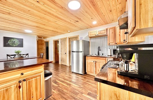 Negreet Cabina | JB's Place