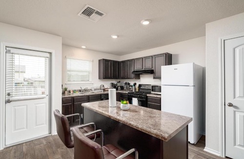 Converse Casa | JBSA Randolph - Entire House - San Antonio And New Braunfels Attractions