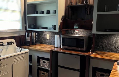 Mobile Casa | JD's Battle House Bungalow