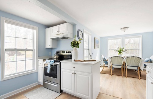 South Chatham Casa | Jean's Dream - Newly Renovated Cape House .9Miles from the Beach