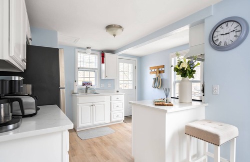 South Chatham Casa | Jean's Dream - Newly Renovated Cape House .9Miles from the Beach