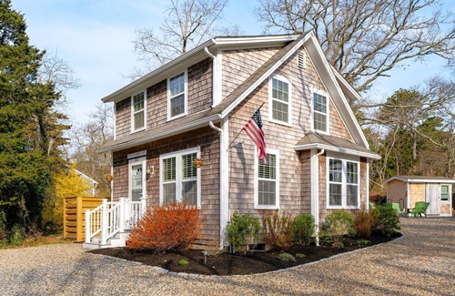 South Chatham Casa | Jean's Dream - Newly Renovated Cape House .9Miles from the Beach