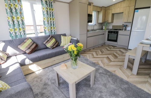 West Heslerton Cabaña | JEAN'S PLACE, pet friendly, with hot tub in West Heslerton