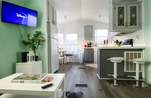 Kissimmee Cabaña | Jedi cottage 4 miles from Disney! Mins from universal!