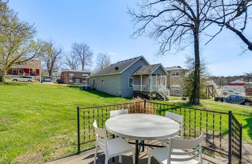 Jefferson City Casa | Jefferson City Bungalow Hot Tub and Patio!