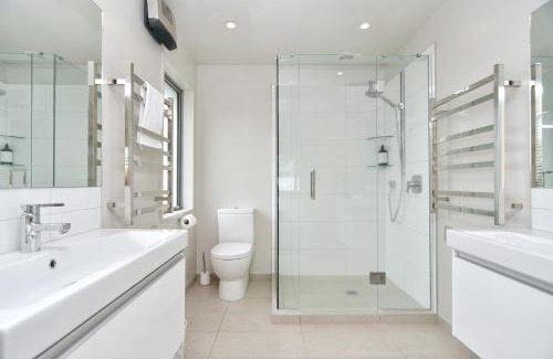 Christchurch Casa | Jeffreys Road - Christchurch Holiday Homes