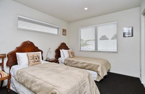Christchurch Casa | Jeffreys Road - Christchurch Holiday Homes