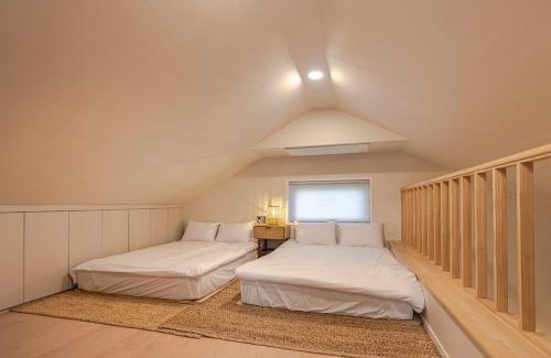 Nohyeong-dong Casa | Jeju at Aewol Forest 402