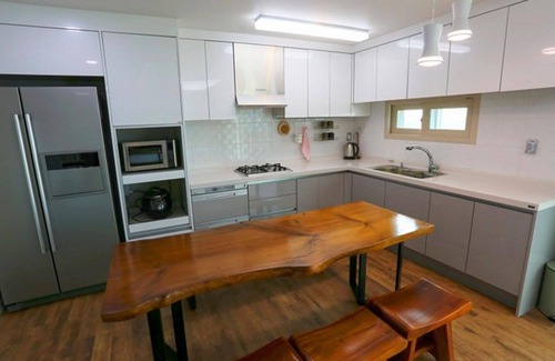 Downtown Casa | Jeju Castle Blackstone Pension