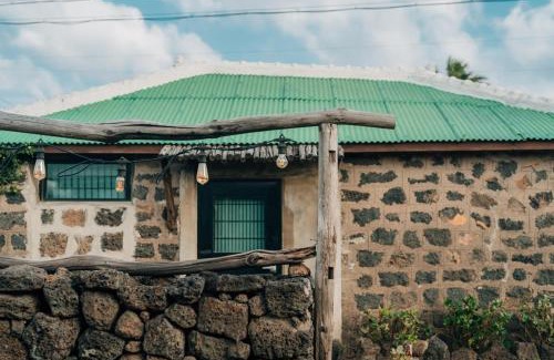 Gujwa Casa | Jeju Dokchae Pension Doldam House Batdam Branch