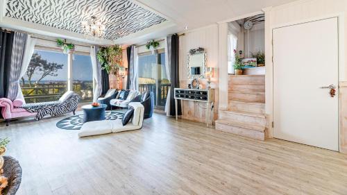 Hallim Casa | Jeju Kkothyanggi Badasori Pension